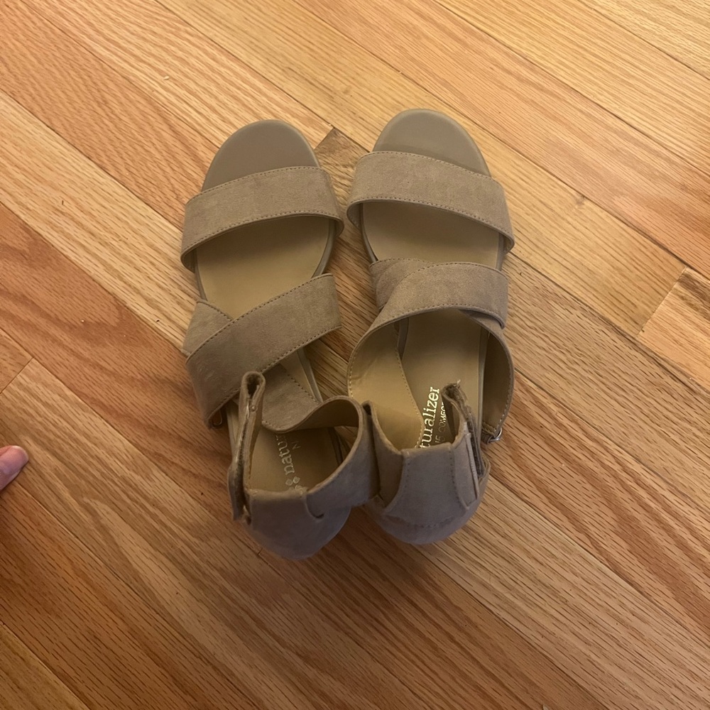 Small heel sandal